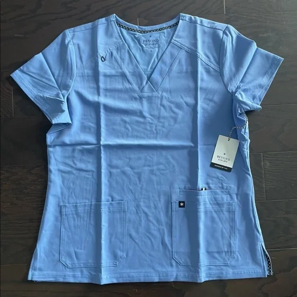 Beyond scrubs periwinkle sunny v-neck top in ceil - Picture 3 of 5